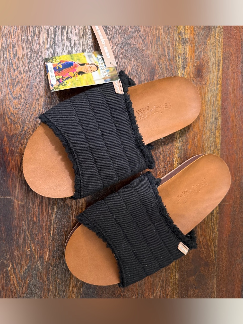 NWT Feelgoodz Women's Quilted Zensole Open Toe Slippers... size 10